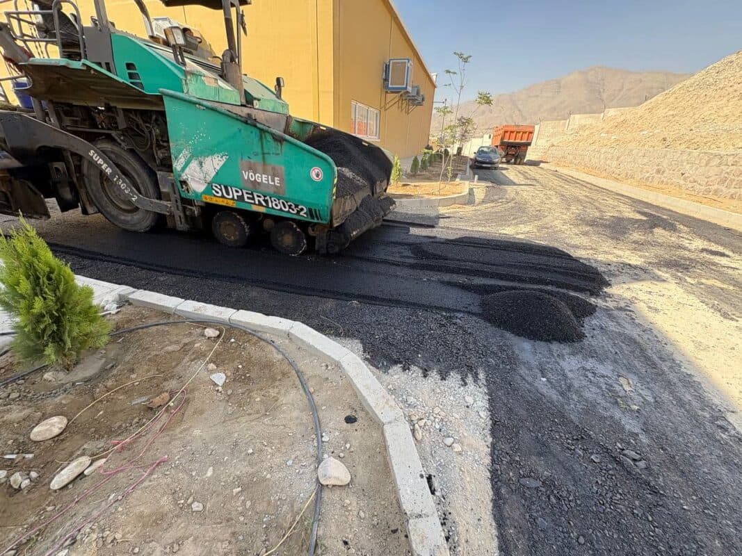 پخش آسفالت با فینیشر
